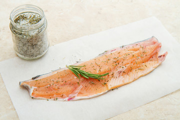 filetto di trota salmonata con rosmarino