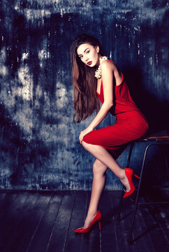 Dress to impress. Studio fashion 