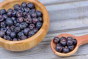 Juniper berry in a bowl and spoon