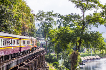 Obraz premium Railway bridge on the mountains