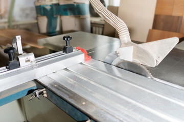 Sawing machine for the manufacture of furniture. A circular saw.