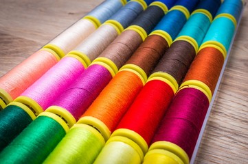 Multicolor sewing threads