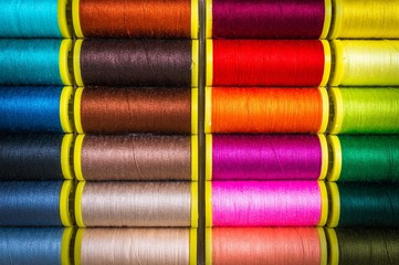 Multicolor sewing threads