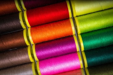Multicolor sewing threads