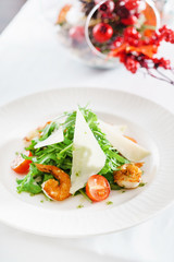 salad with shrimps and arugula