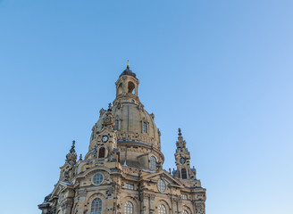 Fototapeta na wymiar Die Kuppel der Frauenkirche vor klarem Himmel