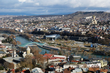 Obraz premium The historic center of Tbilisi. Georgia country. Panorama of the city. Peace Bridge. The Kura River.