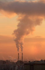 Obraz premium Smoke from industrial chimneys at dawn