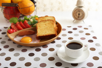 おいしそうなパンとコーヒー