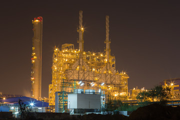 Plakat Oil refinery industrial plant at night