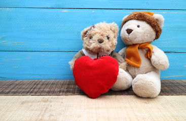 Obraz premium Valentine day decoration with brown bear and red heart shape with love text on wooden mock up ,Image for Happy Valentine holiday concept.