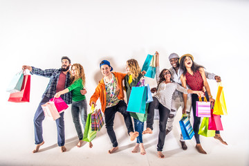 Obraz premium Several people holding shopping bags