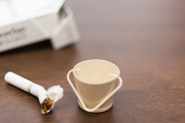 バケツとタバコ