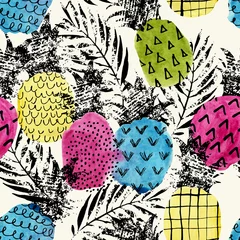 Foto op Plexiglas Kleurrijke ananas met aquarel en grunge texturen naadloos patroon © Tanya Syrytsyna