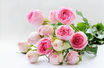 Fototapeta na wymiar Pink rose flowers bouquet