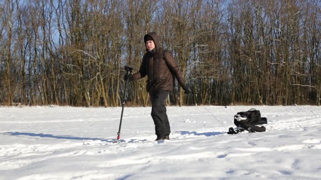 The photographer returned from winter wildlife shooting