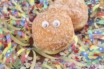 Berliner, Krapfen, Gebäck mit Luftschlagen und Konfetti