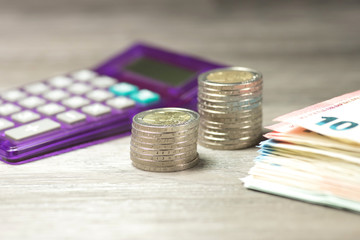 Euro Geld und ein Taschenrechner