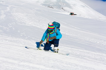 Fototapeta na wymiar Woman, snowboard winter, rides, goggles