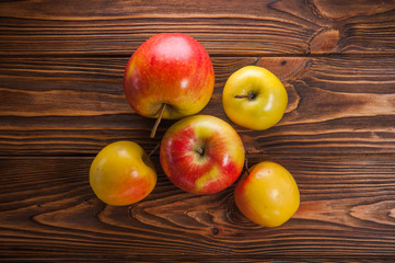 Apples on the table, яблоки на столе