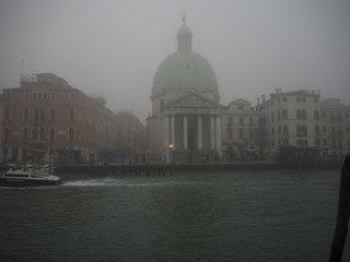 Fototapeta na wymiar venice, church in fog