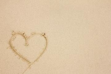 Fototapeta na wymiar Heart drawn on the sand