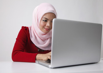 hijab  using computer