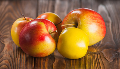 Apples on the table, яблоки на столе