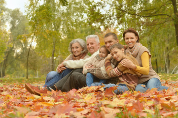 Fototapeta premium Family relaxing in autumn park