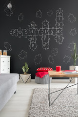 Obraz premium Room with crossword puzzle chalkboard