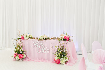 Obraz na płótnie Canvas luxury wedding table with beautiful flowers. pink stylized
