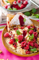 French toast with berries