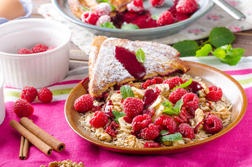 French toast with berries
