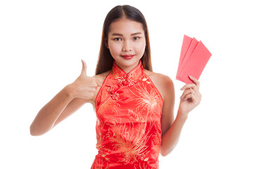 Asian girl in chinese cheongsam dress thumbs up with red envelop