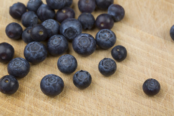 blueberrys on the wood platte