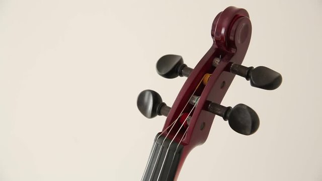 pan across the violin head
