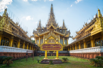 Obraz premium Bago, Myanmar - December 15 2016: Kanbawzathadi Palace in Bago the famous tourist attraction place under repair.