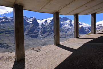 Alpine path at the Franz-Josef-Hoehe near the Grossglockner mountain.