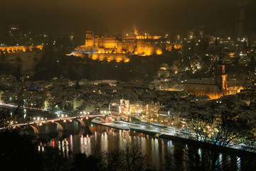 Fototapeta premium Heidelberg castle and Old Bridge at night