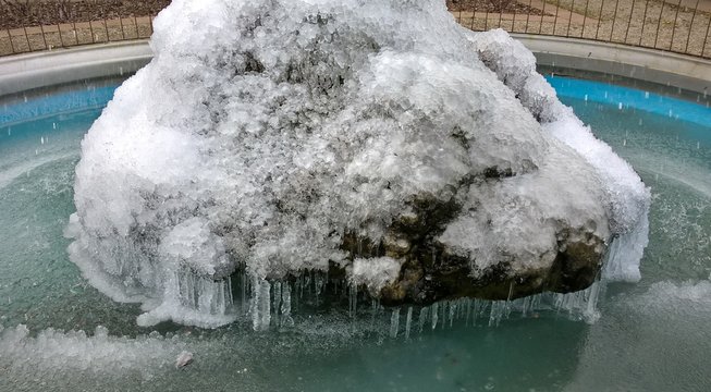 fontana ghiacciata