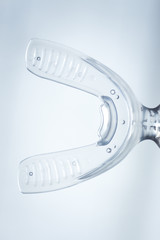 Dental bracket tooth vibrator