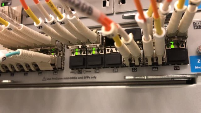 LWL Lichtwellenleiter an einem Switch