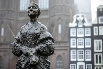 Foto op Plexiglas AMSTERDAM, NETHERLANDS - JANUARY 04, 2017: Famous sculptures of Amsterdam city centre close-up at cloudy day. General landscape view of city monuments & art objects. Amsterdam - Netherlands. © Unique Vision