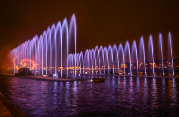 Obraz premium Fountains light art at night during the Amsterdam Light Festival.