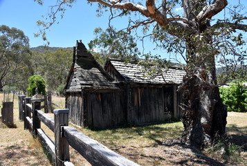 Fototapeta na wymiar Suggan Buggan, Australia - December 25, 2016. 1860s wooden schoolhouse. Suggan Buggan is a very small township in the remote wilderness of the Alpine National Park with historical buildings.