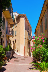 Fototapeta na wymiar picturesque alley in Cannes, France