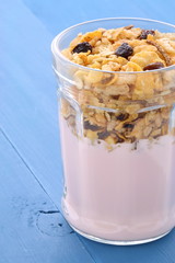 Berries yogurt parfait