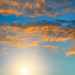 Naklejka premium beautiful sunrise and cloudy sky