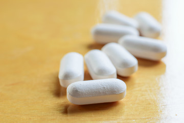 Fototapeta na wymiar Closeup of some white pills