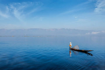 Fototapeta na wymiar Traditional Burmese fisherman at Inle lake, Myanmar